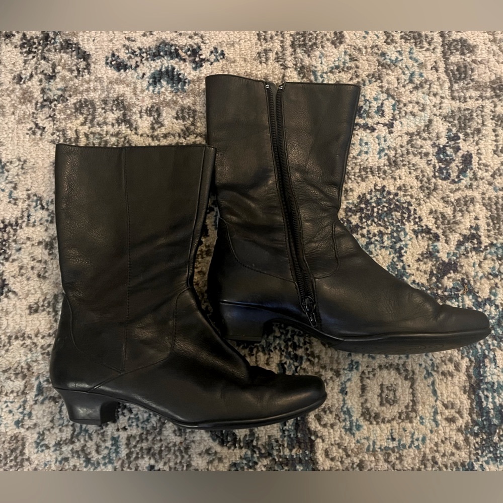 Born Black Leather Kitten Heel Boots